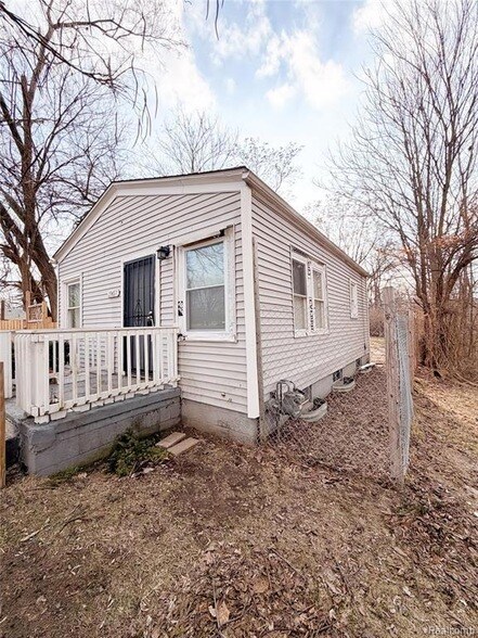 Building Photo - 19457 Evergreen Rd