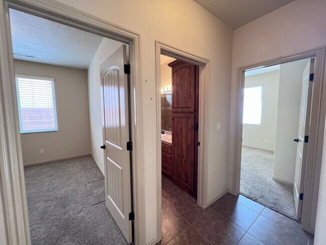 Building Photo - 4 Bed 2 Home In Hurricane