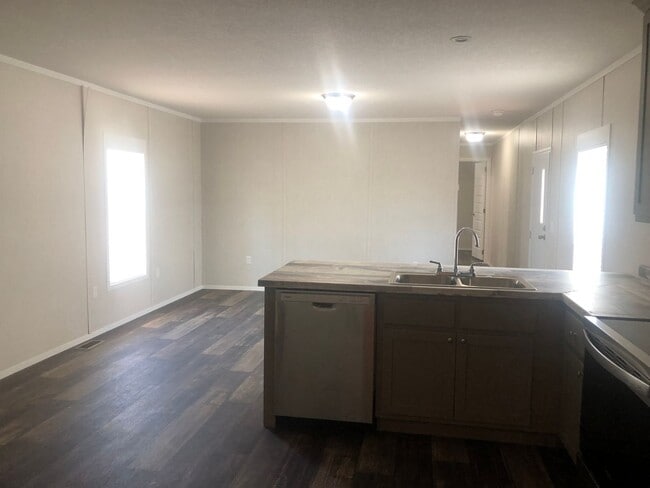 Foto del edificio - BRAND NEW-3 Bedroom / 2 Bath-LUXURY MOBILE...