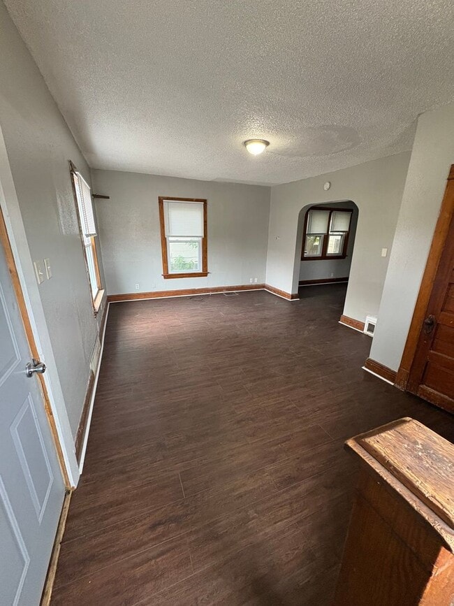 Building Photo - 3 Bedroom 1 Bathroom Single Family Home