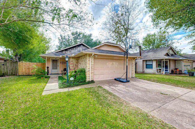 Building Photo - 14015 Clear Forest Dr