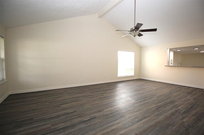 Foto del edificio - 805 Willow Creek Dr