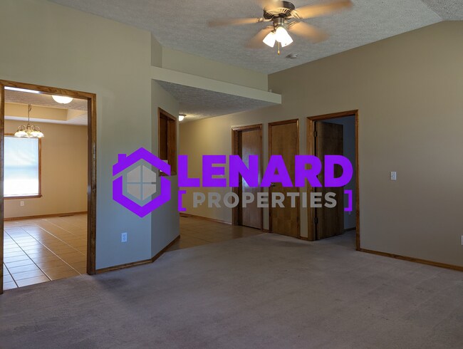 Foto del edificio - Spacious 3 Bedroom Home!