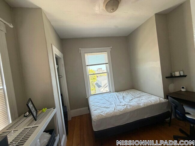 Foto del edificio - 166 Hillside St