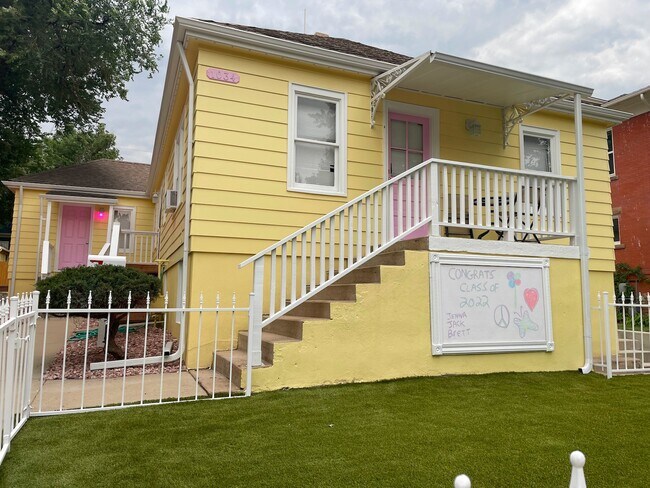 Foto del edificio - 1034 Pleasant Street, Unit B
