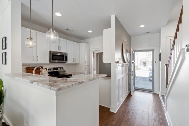 Building Photo - 316 W Mill Dr