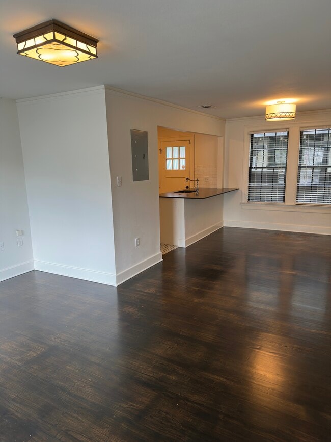 Building Photo - 772 Lakeland Dr