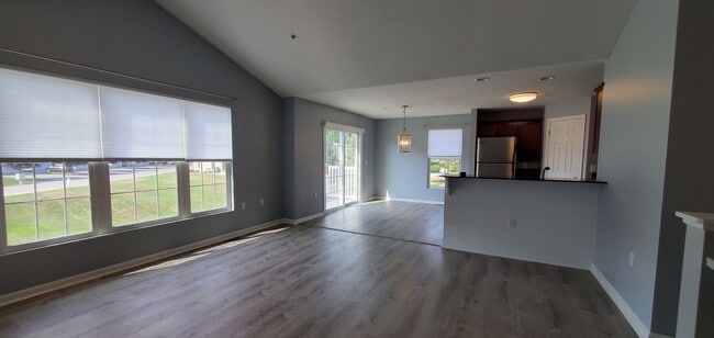 Building Photo - 3231 Wexford Dr