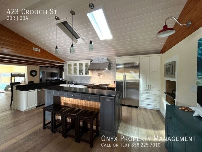 Building Photo - Beautiful Triplex  in Oceanside  Large roo...