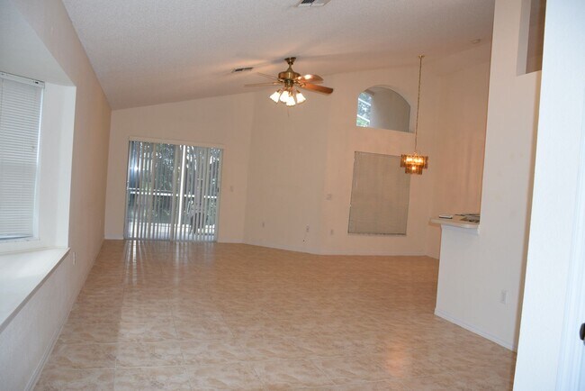 Foto del edificio - Beautiful 3 bedroom home with a den or office located in the prestigious Southern Dunes man gated...