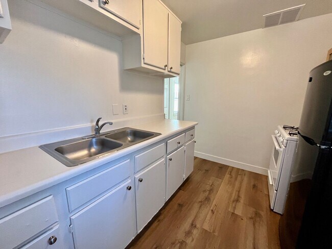 Building Photo - TriPlex with Individual Detached Units