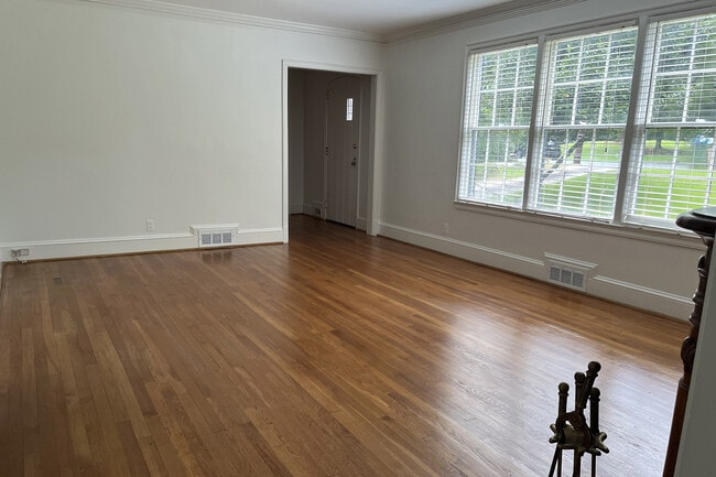 Foto del edificio - 250 Brighton Rd NE