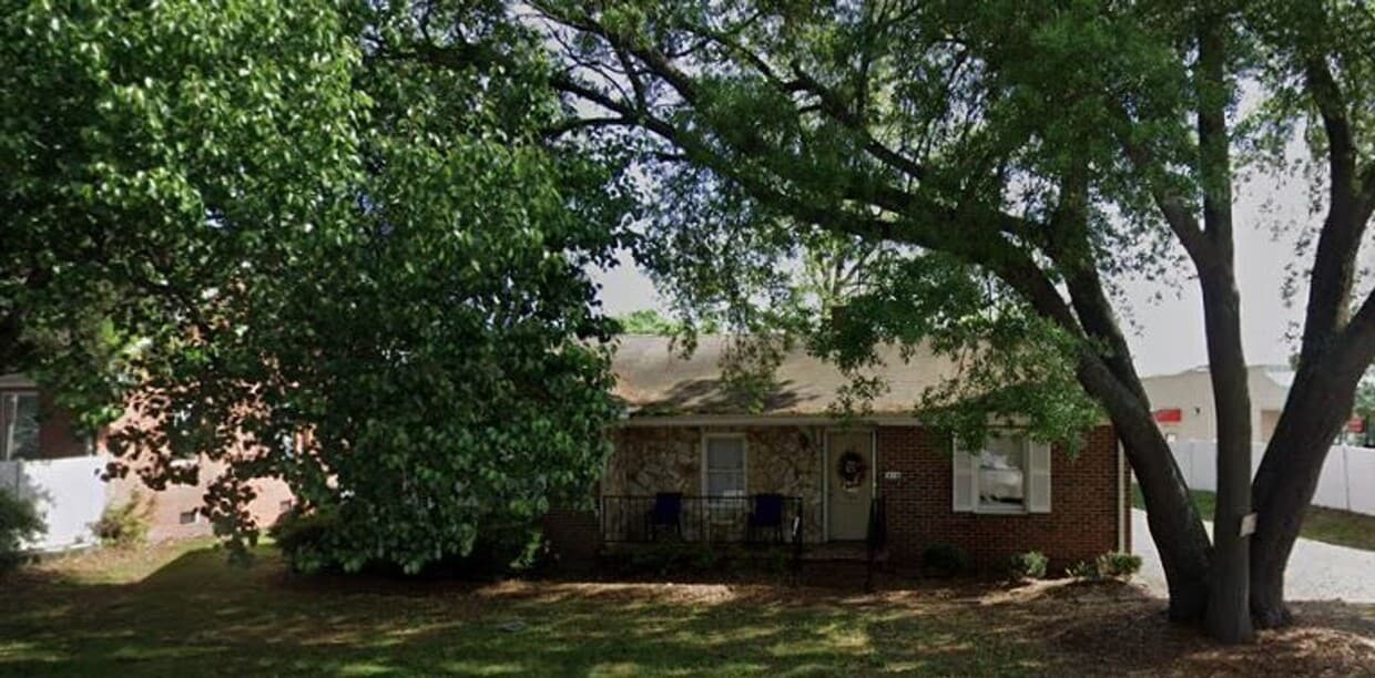 Primary Photo - 3-bedroom, 2-bath brick home in Pembroke