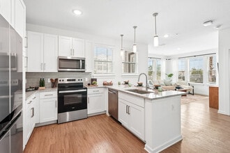 Building Photo - Lunara