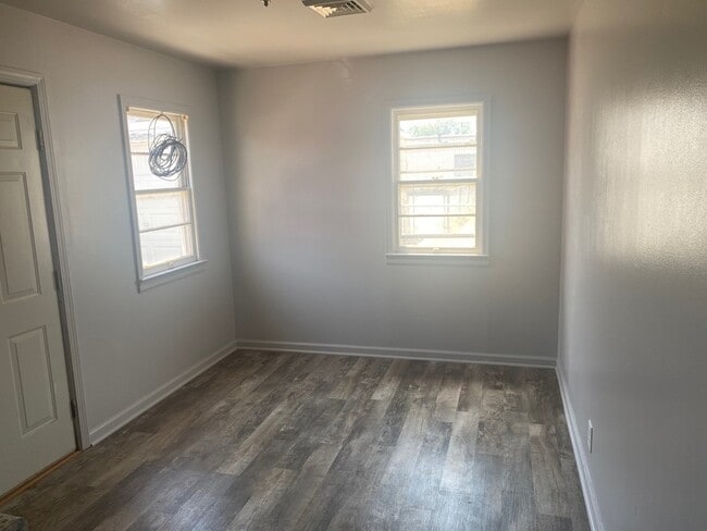 Building Photo - 607 Morgan Ave