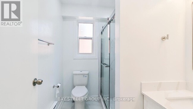 Photo du bâtiment - 859 1/2 Bathurst St