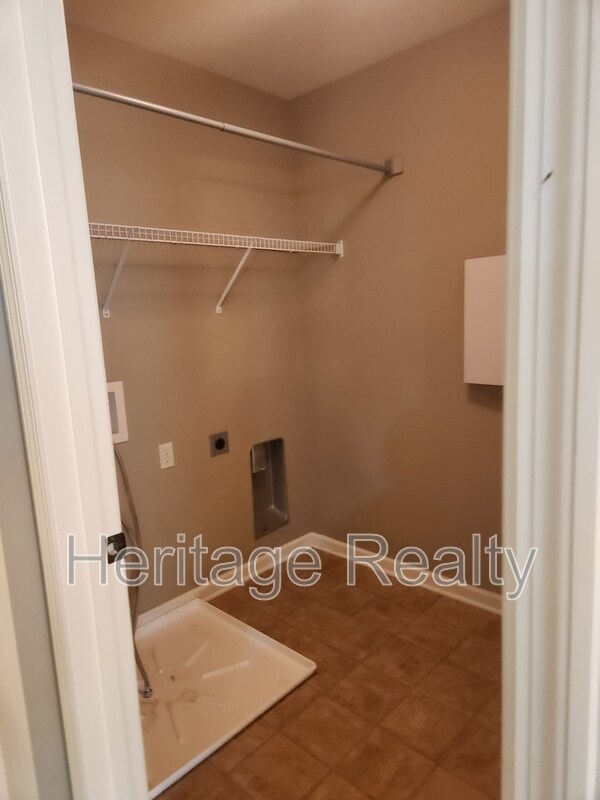 Building Photo - 6515 Airtree Ln