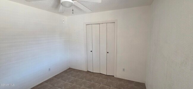 Foto del edificio - 8502 Mettler Dr