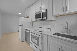 Building Photo - 6 Coffin Ave Ct