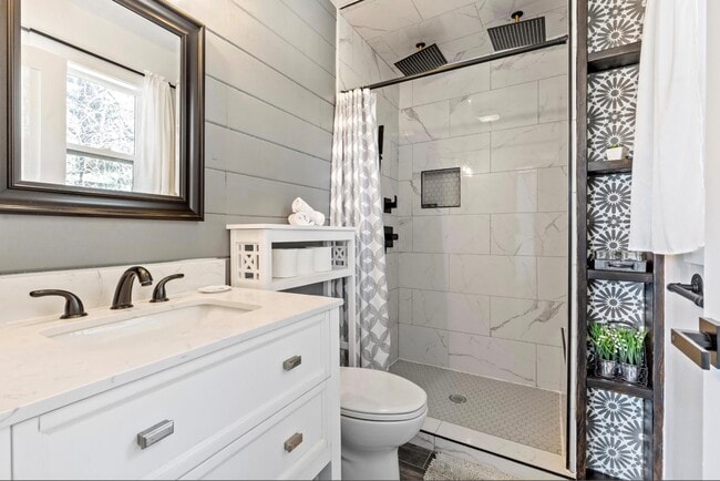 Building Photo - 2585 Lilly Dr