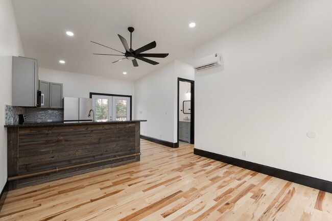 Building Photo - 92 Riverside Dr