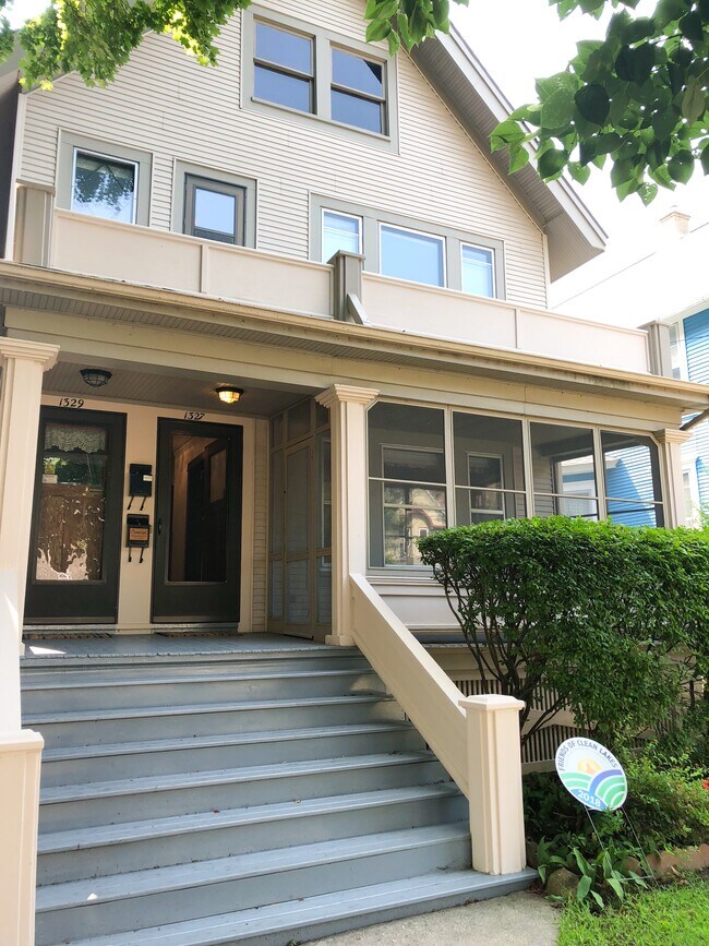 Building Photo - 1327 Spaight St