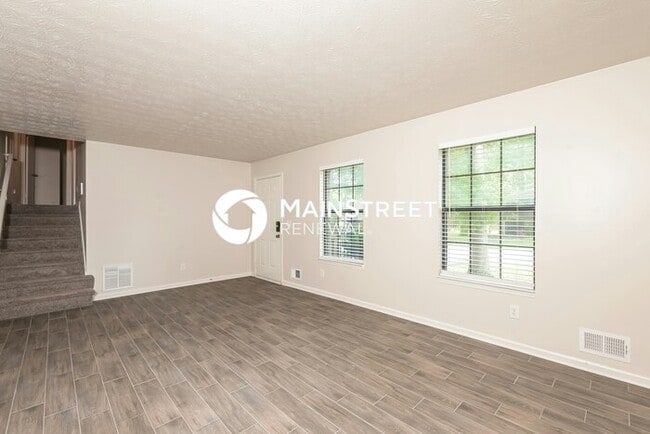 Building Photo - 3 Bedroom Pet-Friendly Home in RIVERDALE, ...