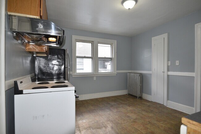 Foto del edificio - 214 Quaker Ln S