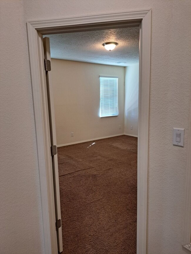 Building Photo - 4 BED/2 BATH HOME IN A NORTHWEST ALBUQUERQ...