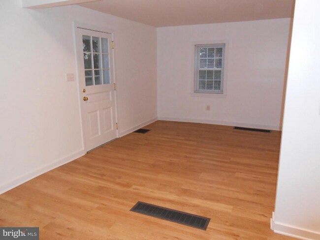 Foto del edificio - 169 Engle Ln