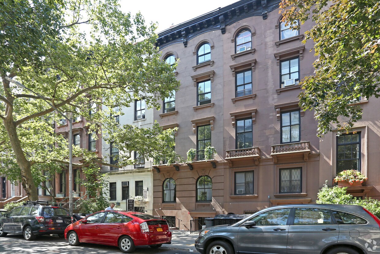 Primary Photo - 100 Pierrepont St