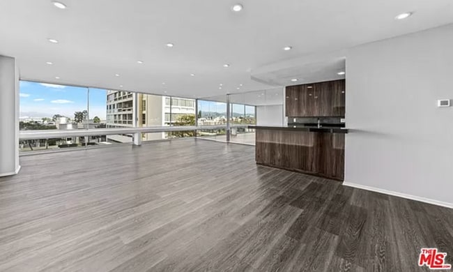 Building Photo - 2220 Avenue of the Stars