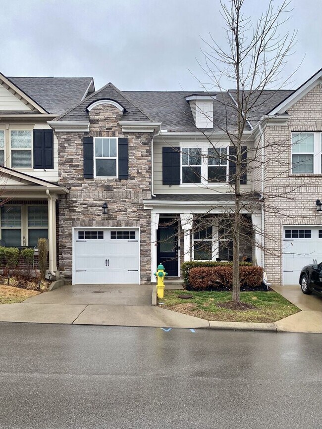 Foto del edificio - 1021 Livingstone Ln