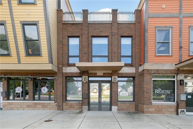 Foto del edificio - 2455 N Delaware St