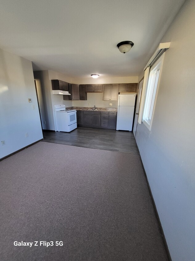 Building Photo - 600 Lewis Ave