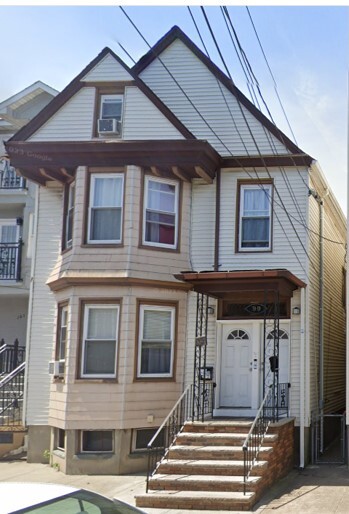 Primary Photo - 99 Brill St