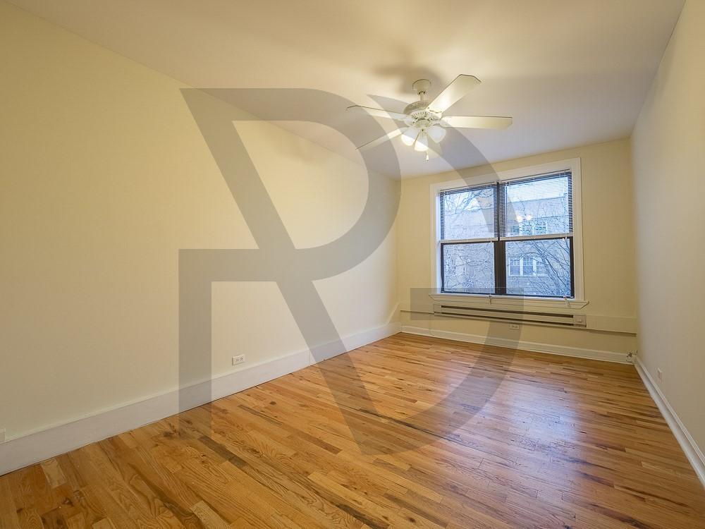 Building Photo - Perfectly located one bed in East Lakeview
