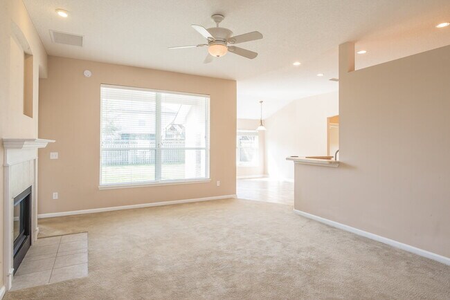 Building Photo - 744 Flowers St