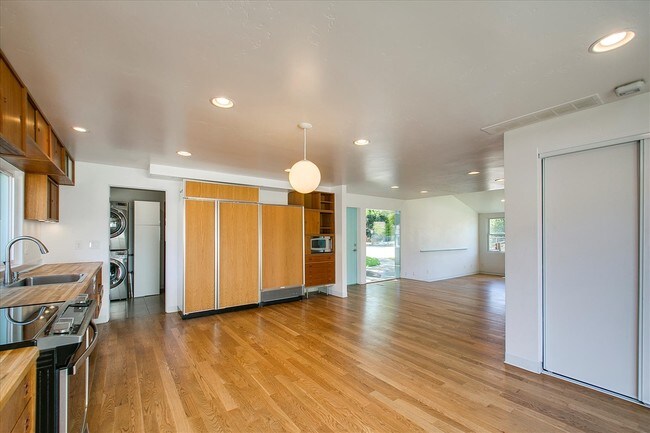 Building Photo - 2424 Odle Pl