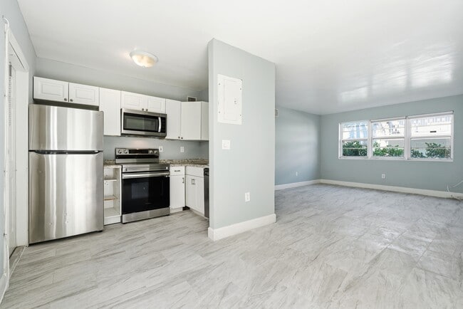 Building Photo - 7530 Dickens Ave