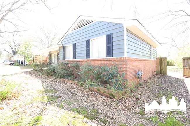 Building Photo - 1555 Staunton Dr