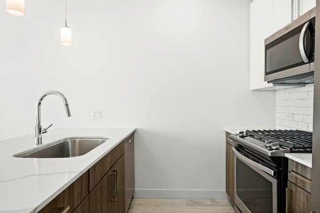 Photo - 801 S Michigan Ave Apartment