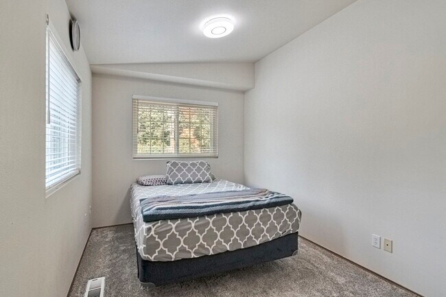 Foto del edificio - 9630 122nd Ln NE