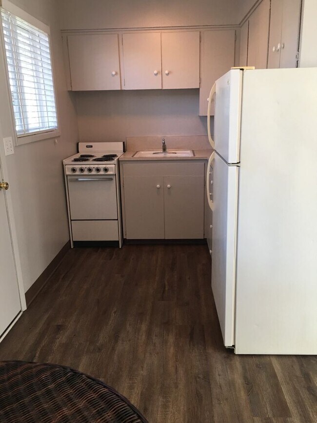 Foto del edificio - Close to shopping and parks