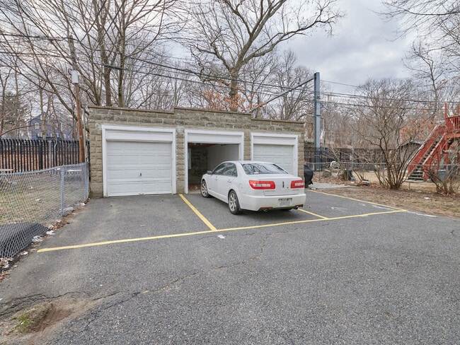 Building Photo - 543 Hyde Park Ave