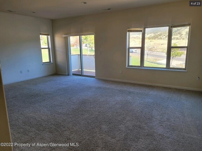 Building Photo - 108 Castle Ridge Dr