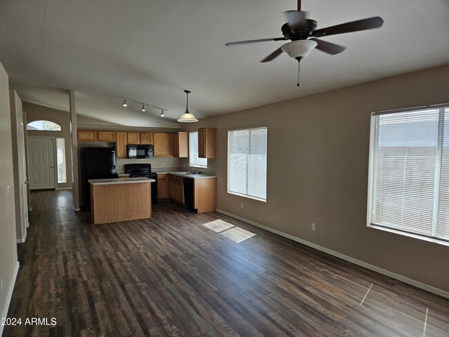 Foto del edificio - 2728 W Wayland Rd
