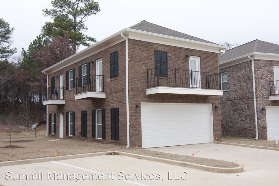 Primary Photo - 207 Park Ln
