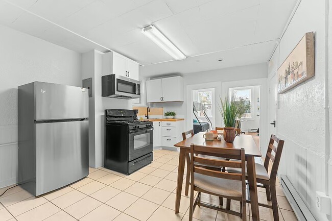 Building Photo - 8 Everett St