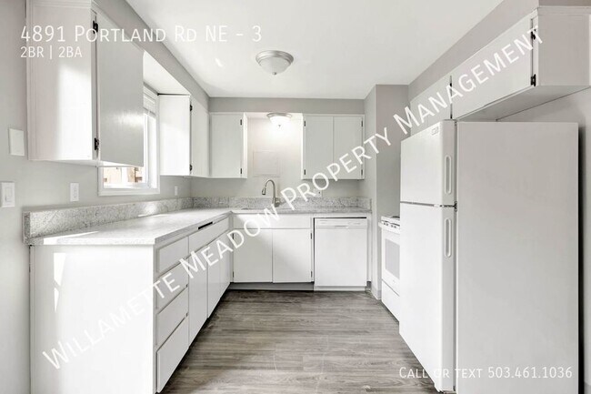 Building Photo - Amazing 2 Bedrooms, 1 Bathrooms Apartments...